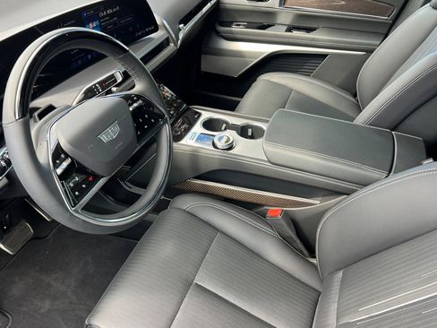 Used 2026 Cadillac Vistiq Luxury image 10