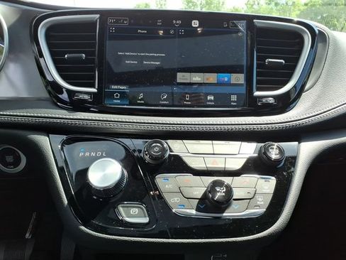 New 2026 Chrysler Pacifica Select FWD image 21