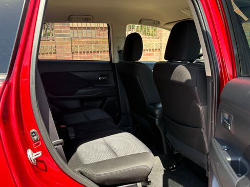 Used 2018 Mitsubishi Outlander SE FWD image 12
