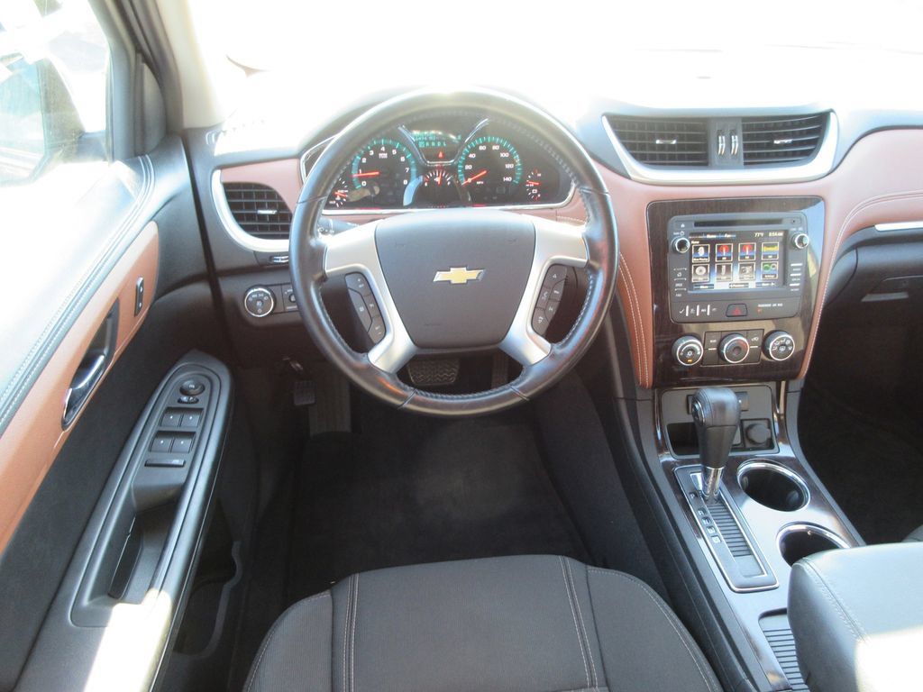 Certified 2017 Chevrolet Traverse LT FWD image 15
