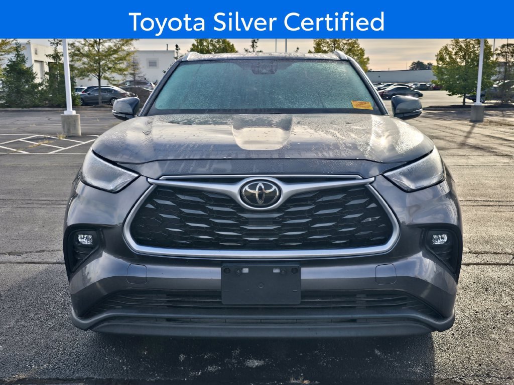 Certified 2021 Toyota Highlander XLE FWD image 2