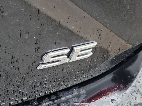 Used 2025 Toyota Camry SE image 7