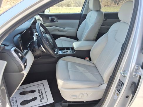 Used 2023 Kia Sorento EX image 25