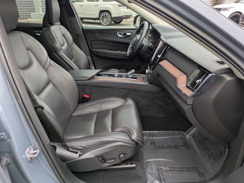 Certified 2023 Volvo XC60 B6 Ultimate w/ Protection Package Premier image 33