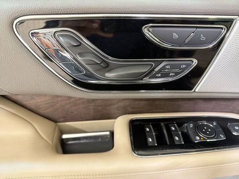 Used 2022 Lincoln Navigator Reserve image 11