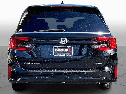 New 2026 Honda Odyssey Touring image 4