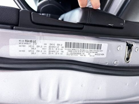 Used 2019 Jeep Grand Cherokee Limited image 37