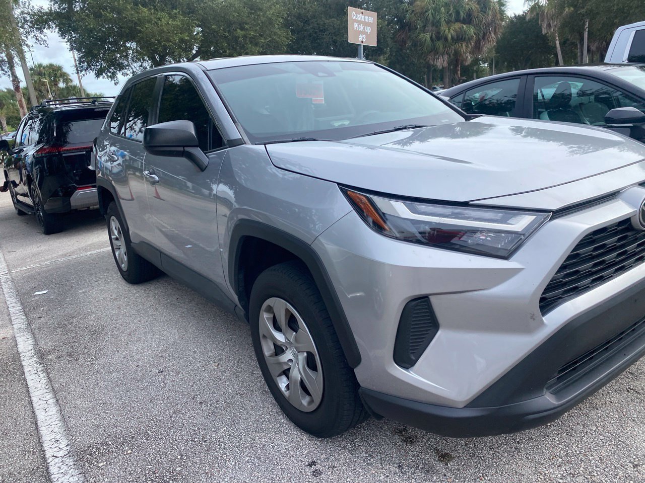 Used 2023 Toyota RAV4 LE FWD image 2