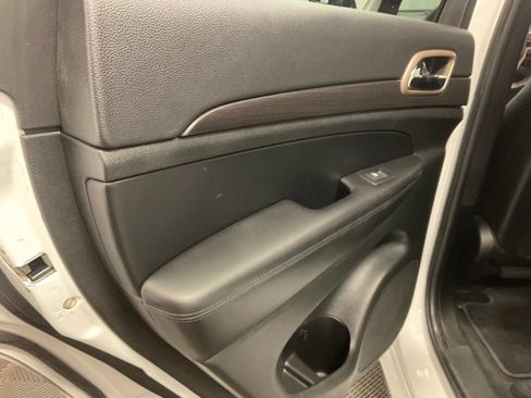 Used 2015 Jeep Grand Cherokee Altitude AWD/4WD image 27