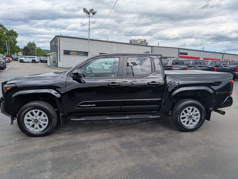 Certified 2024 Toyota Tacoma SR5 AWD/4WD image 3
