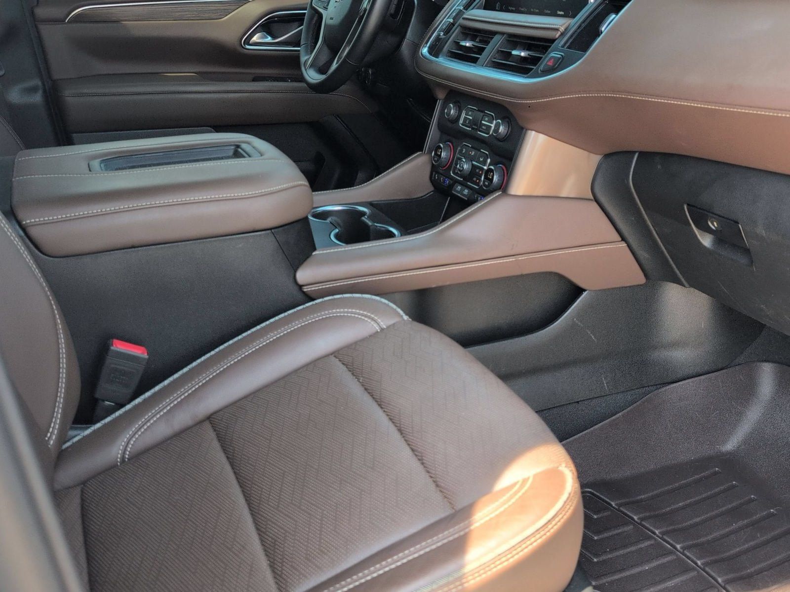 Used 2024 Chevrolet Suburban High Country AWD/4WD image 31