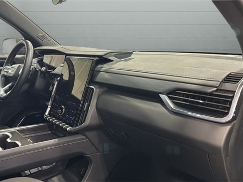 Used 2025 GMC Acadia Elevation image 34