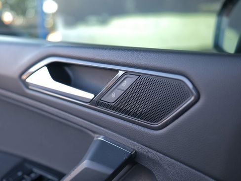 Used 2018 Volkswagen Tiguan SE image 10