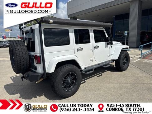 Used 2017 Jeep Wrangler Unlimited Rubicon w/ Connectivity Group AWD/4WD image 3