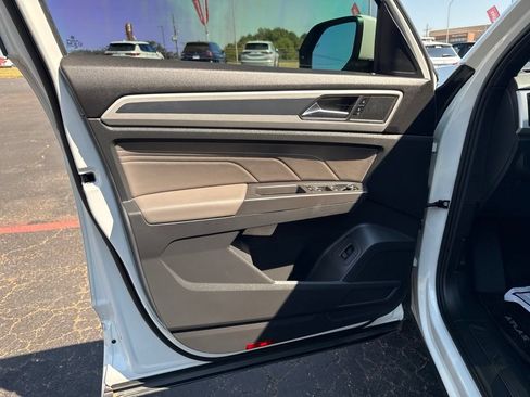 Used 2022 Volkswagen Atlas Cross Sport SEL R-Line AWD/4WD image 12