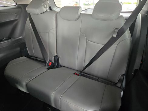 Certified 2026 Toyota Sienna XLE image 10