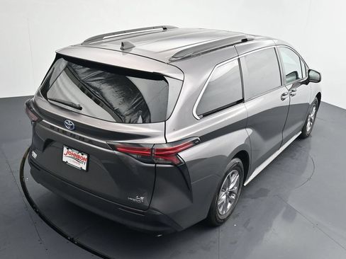 Used 2022 Toyota Sienna LE w/ LE Plus Package FWD image 31