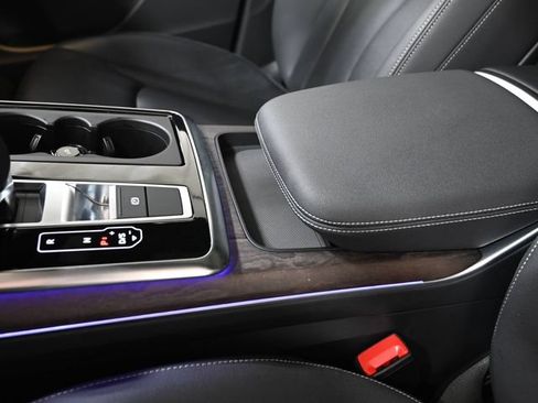 Used 2019 Audi Q8 Premium Plus w/ Premium Plus AWD/4WD image 25