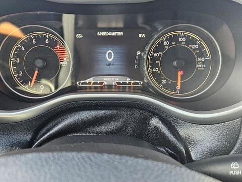 Used 2017 Jeep Cherokee Trailhawk image 16