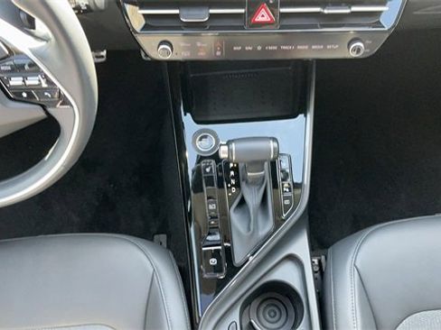 Used 2024 Kia Niro EX Touring image 40