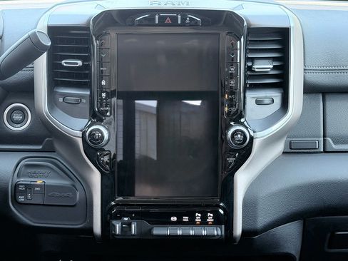 Used 2024 RAM 2500 Laramie AWD/4WD image 17