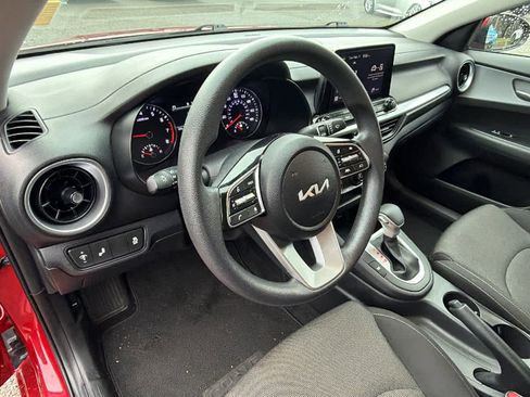 Used 2023 Kia Forte LXS w/ LXS Technology Package image 9