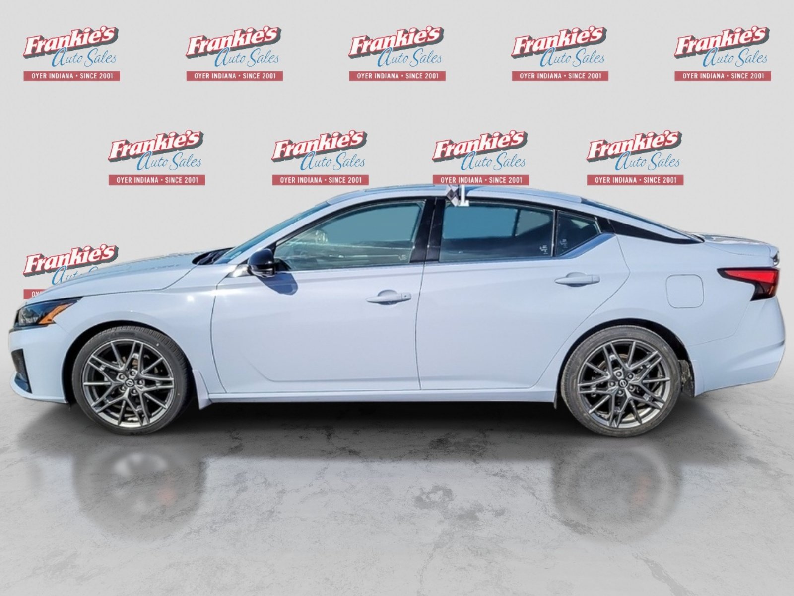 Used 2023 Nissan Altima 2.0 SR FWD image 2