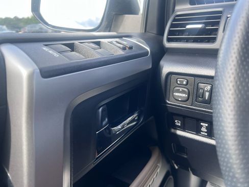Used 2022 Toyota 4Runner Limited AWD/4WD image 17