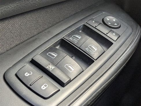 Used 2014 Jeep Cherokee Latitude w/ Comfort/Convenience Group image 25