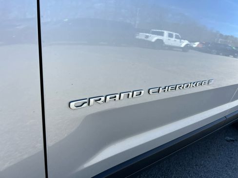 Used 2025 Jeep Grand Cherokee L Limited w/ Trailer Tow Package AWD/4WD image 12
