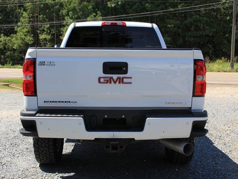 Used 2018 GMC Sierra 2500 Denali w/ Duramax Plus Package AWD/4WD image 7