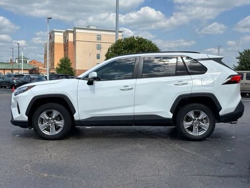 Used 2022 Toyota RAV4 XLE w/ Convenience Package FWD image 5