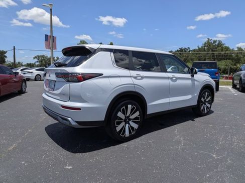 New 2026 Mitsubishi Outlander SE FWD image 3