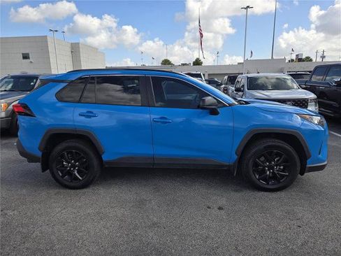 Used 2021 Toyota RAV4 LE FWD image 4