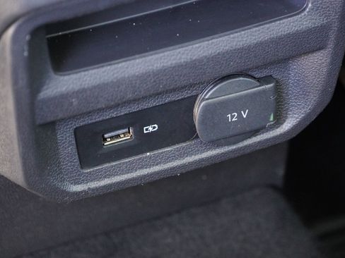 Used 2020 Volkswagen Tiguan SE image 28