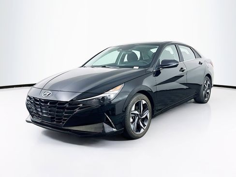 Used 2022 Hyundai Elantra SEL w/ Convenience + Premium Package FWD image 3