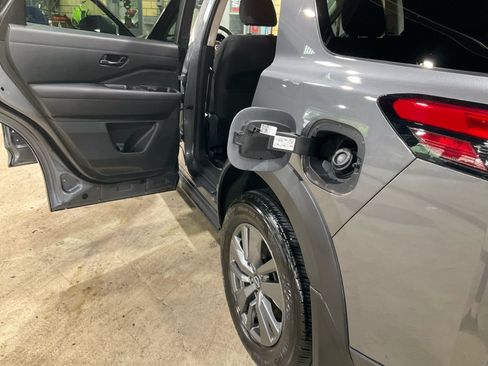 Used 2025 Nissan Pathfinder SV AWD/4WD image 23