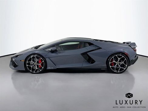 Used 2024 Lamborghini Revuelto image 9