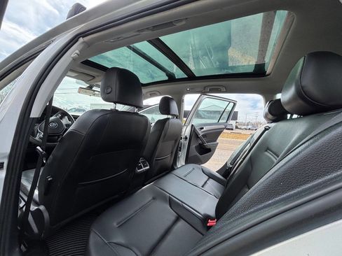 Used 2016 Volkswagen Golf SE image 10