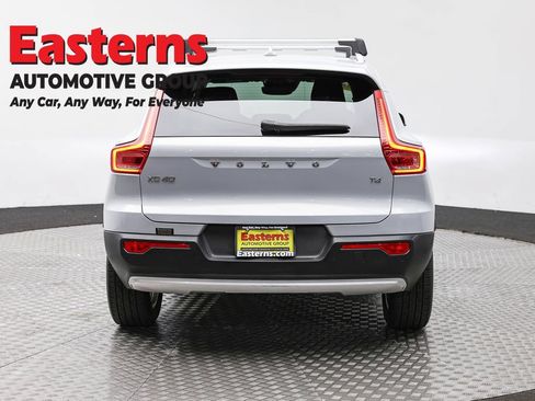 Used 2021 Volvo XC40 T4 Momentum FWD image 6