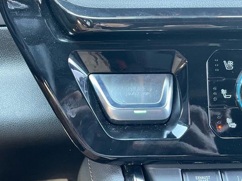 Used 2024 GMC Sierra 2500 AT4 image 9