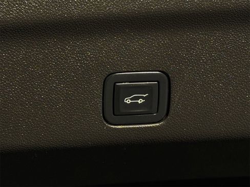 Used 2021 GMC Yukon AT4 w/ AT4 Premium Package image 32