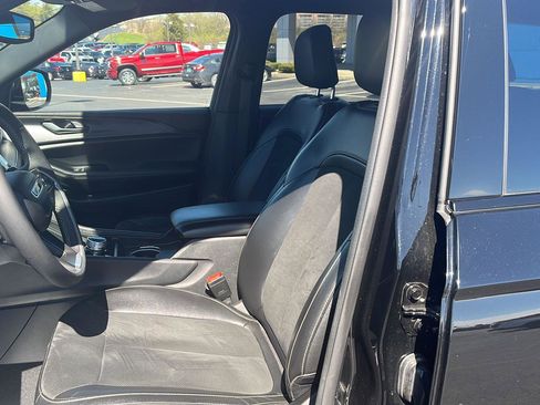 Used 2024 Jeep Grand Cherokee L Laredo image 19