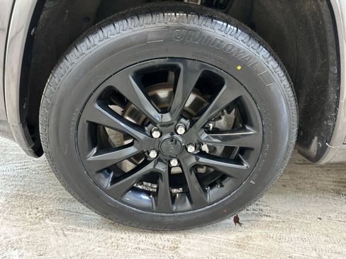 Used 2020 Jeep Grand Cherokee Altitude image 11