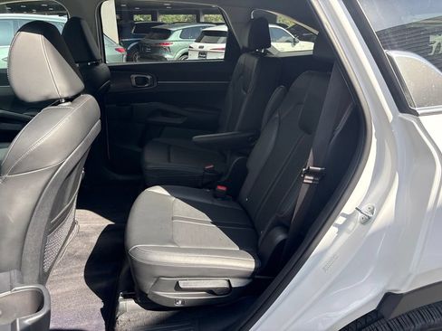 Used 2025 Kia Sorento EX w/ Panoramic Sunroof Package FWD image 14