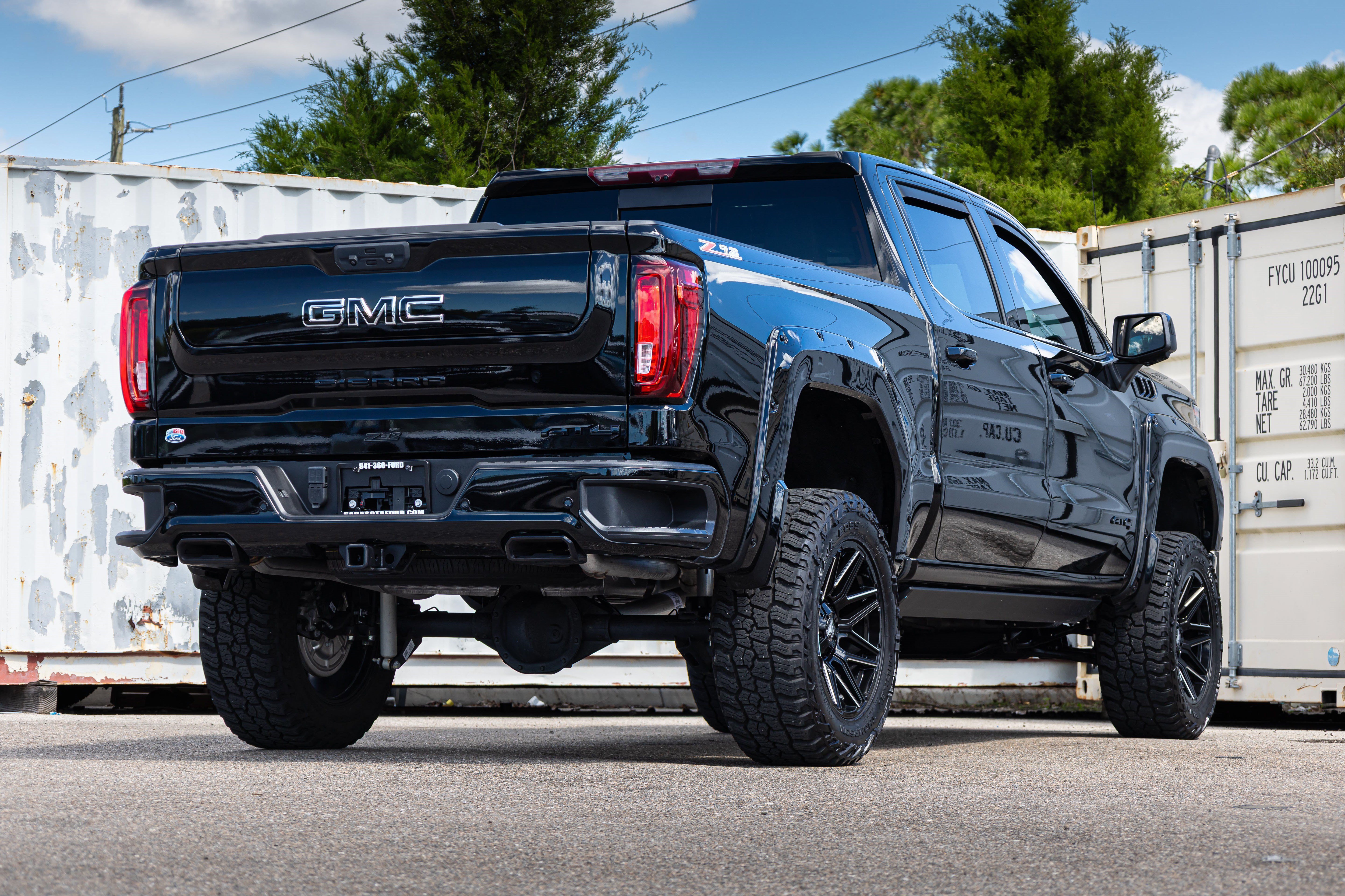 Used 2025 GMC Sierra 1500 AT4 w/ Technology Package AWD/4WD image 4