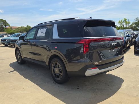 New 2026 Kia Carnival EX FWD image 6