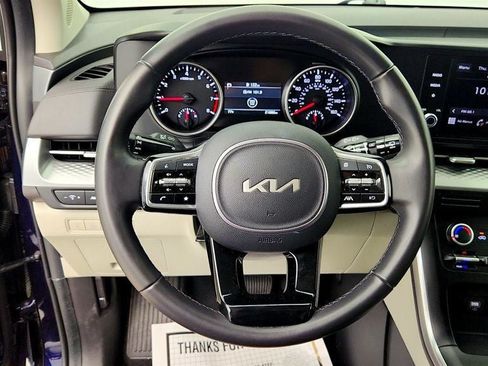 Used 2024 Kia Carnival LX FWD image 14