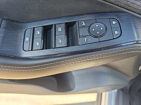 Used 2021 Nissan Rogue SV image 12