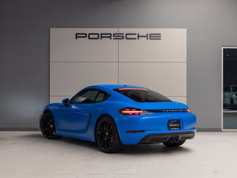 Used 2025 Porsche 718 Cayman image 3